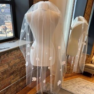 Jenny Yoo Kaya Floral Veil - NWT